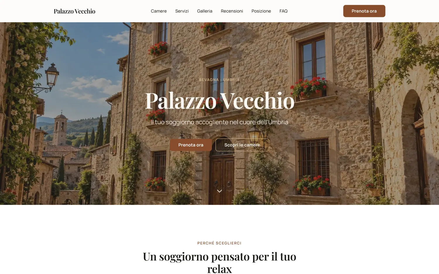 La home del sito di una struttura, con foto a tutta larghezza e il pulsante Prenota ora